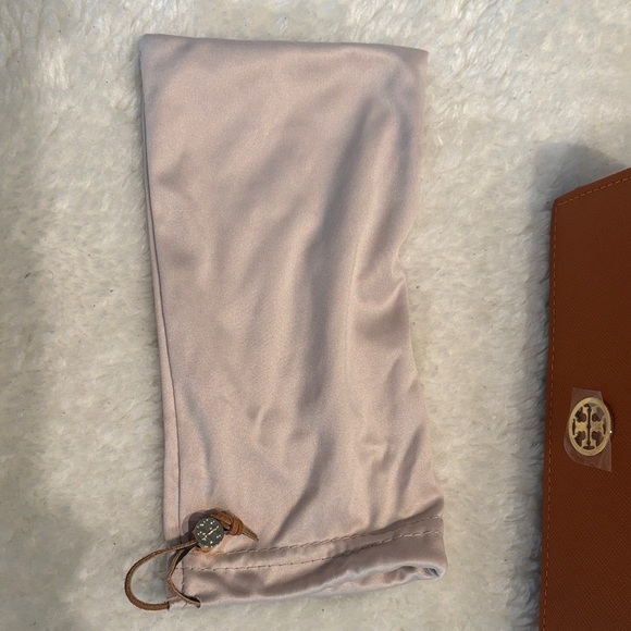 Tory Burch Burnt Orange case of sunglasses - Picture 4 of 5